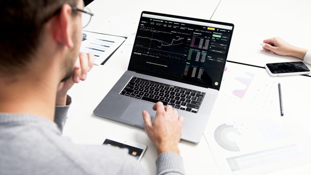 Liste MDAX-Unternehmen - 50 deutsche Mid-Cap-Aktiengesellschaften - Foto von Artem Podrez - Pexels