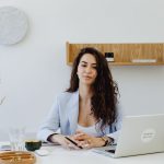 KI-gestützte Bewerbungen - Wie Sie mit Künstlicher Intelligenz den perfekten Lebenslauf erstellen - Foto von Karola G - Pexels