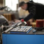 Werkstatt richtig einrichten - Praktischer Leitfaden für effiziente Arbeitsplätze - Foto von Andrea Piacquadio - Pexels