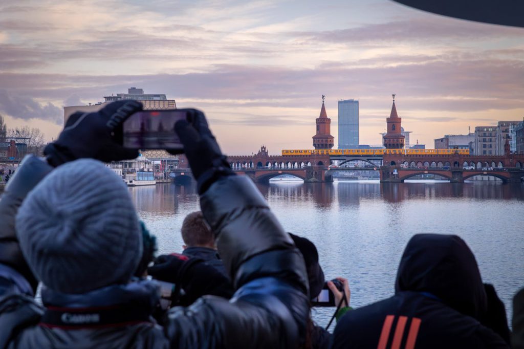 Budget-Berlin 2026 - Die besten Lifehacks zum Sparen bei Transport und Unterkunft - Bild Oberbaumbrücke von Manuel Schlichter - Pexels