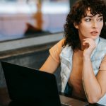 Gute KI Weiterbildung wird in Unternehmen zur Frage der Wettbewerbsfähigkeit - Foto von Sam Lion - Pexels
