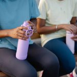 Vor der Sommersaison - Sportflaschen bedrucken beginnt mit Stückzahlen, nicht mit dem Design - Foto von Liliana Drew - Pexels