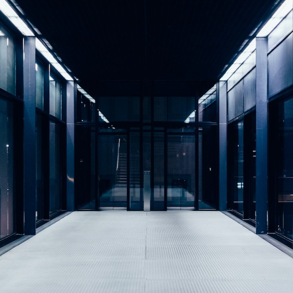 Cloud-Softwareauswahl - Worauf der Mittelstand jetzt achten muss - Foto von Paul Hanaoka - unsplash
