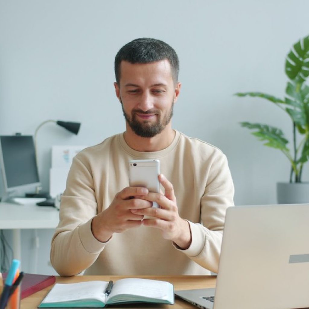 Darf die KI Ihre Website überhaupt lesen - txt-Dateien und Crawler-Zugriff - Foto von Vitaly Gariev - Pexels