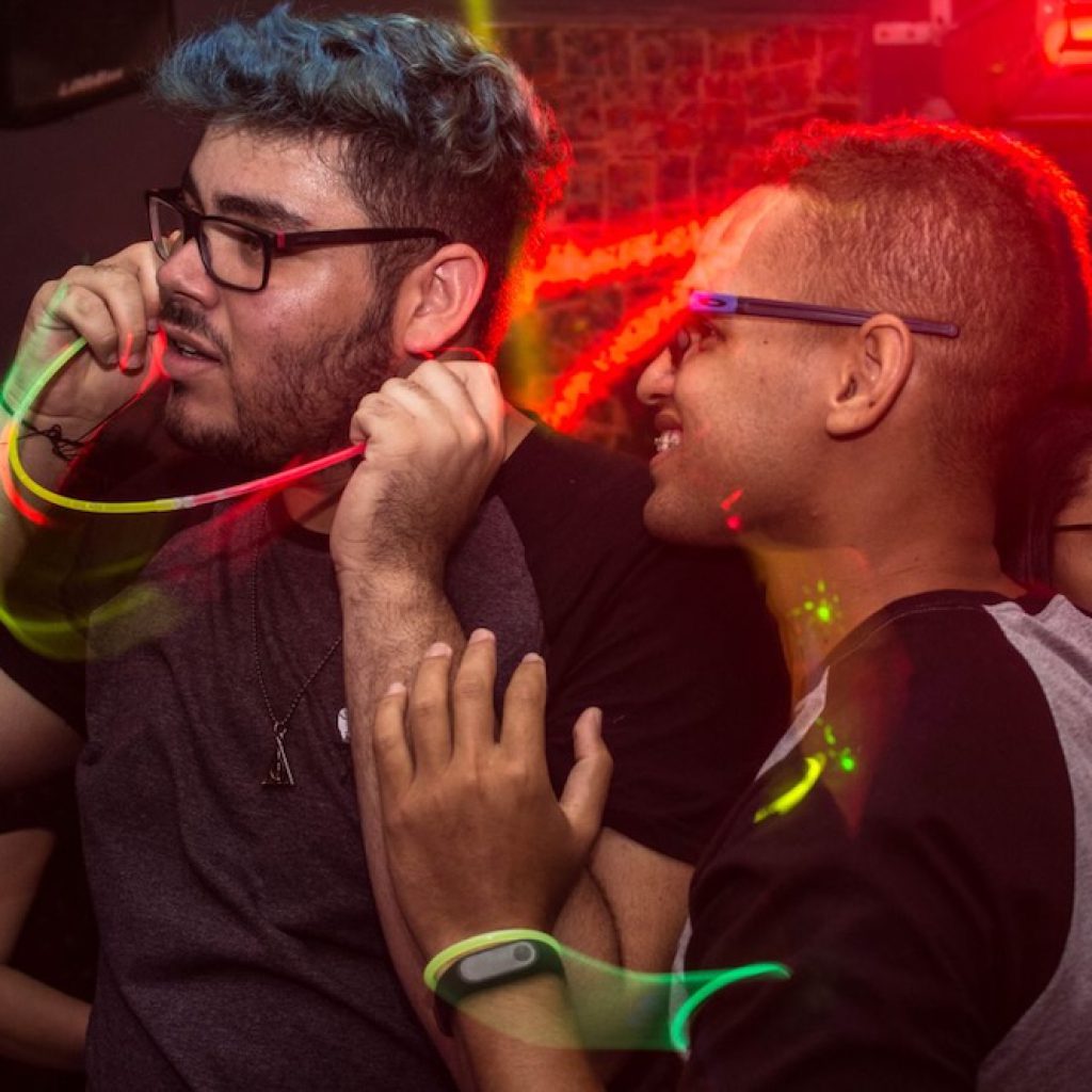LED-Armbänder auf Konzerten - Foto von Maurício Mascaro - Pexels